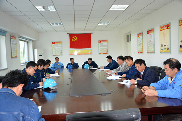 2018年5月10日石島重工黨委全體黨員，在黨員活動(dòng)室認真學(xué)習貫徹習近平總書(shū)記在紀念馬克思誕辰200周年大會(huì )的講話(huà).JPG